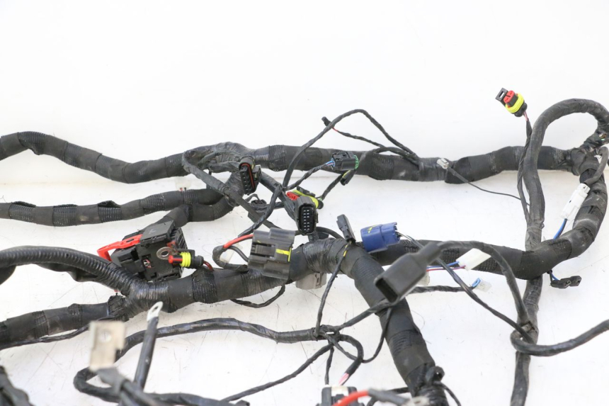 photo de WIRE HARNESS PIAGGIO MP3 HPE 530 (2022 - 2026) - Alternative perspective