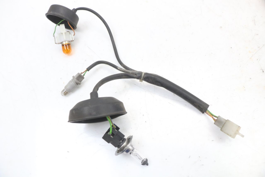 photo de HEADLIGHT HARNESS PEUGEOT SATELIS 125 (2010 - 2012) - Fixing points details
