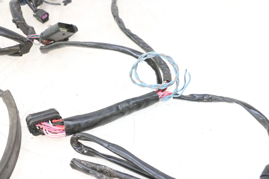 photo de WIRE HARNESS HARLEY DAVIDSON ROAD GLIDE FLTRXSE 1920 (2018 - 2022) - Alternative perspective