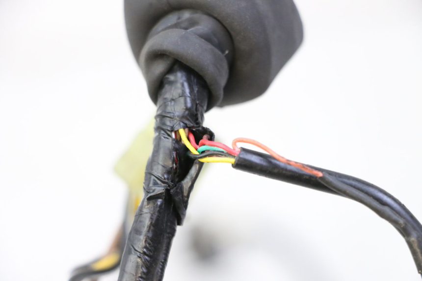 photo de WIRE HARNESS SUZUKI SV S 650 (2003 - 2009) - Technical close-up