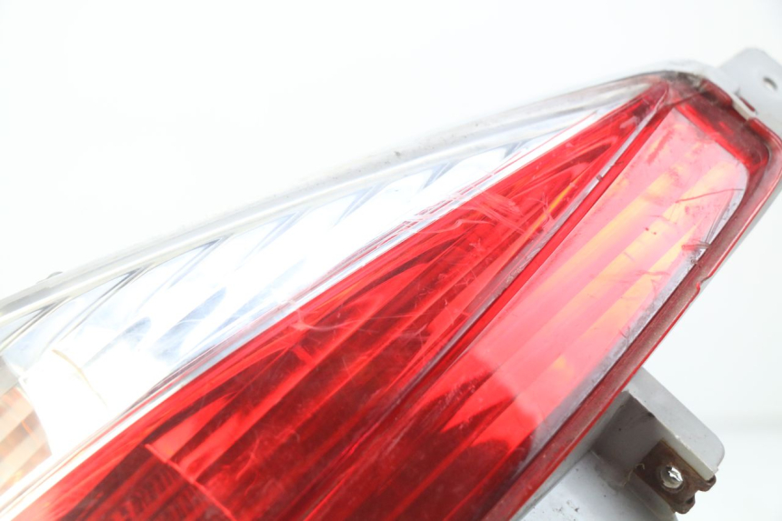 photo de REAR LIGHT SUZUKI BURGMAN 125 (2007 - 2014) - Surface and material condition