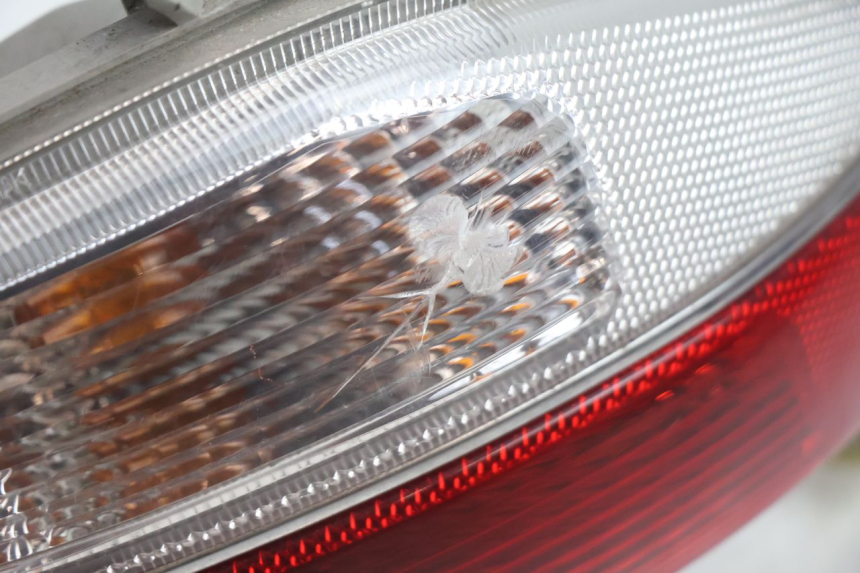 photo de RIGHT TAIL LIGHT SUZUKI BURGMAN EXECUTIVE ABS 650 (2006 - 2012) - Zoom on usage condition