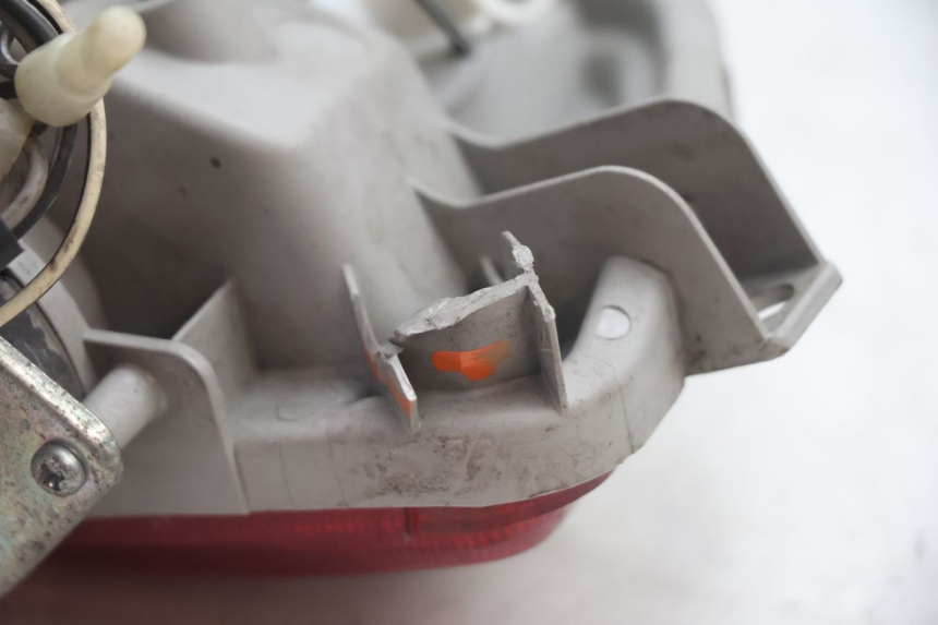 photo de RIGHT TAIL LIGHT SUZUKI BURGMAN EXECUTIVE ABS 650 (2006 - 2012) - Fixing points details