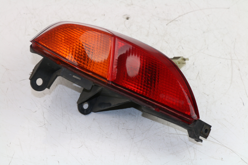 photo de RIGHT TAIL LIGHT HONDA FES PANTHEON 125 (1998 - 2002) - Surface and material condition