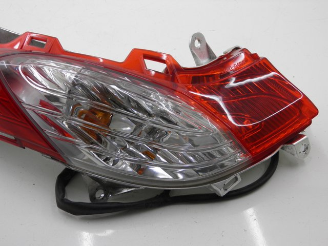photo de RIGHT TAIL LIGHT HONDA FES S-WING SWING 125 (2007 - 2015) - Fixing points details