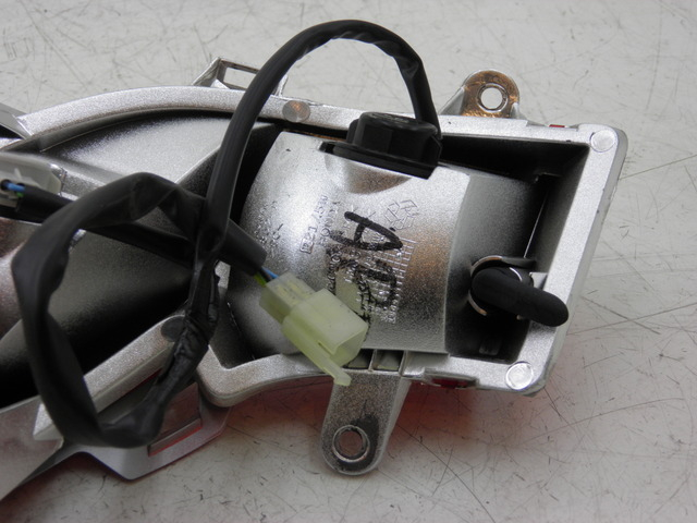 photo de RIGHT TAIL LIGHT HONDA FES S-WING SWING ABS 125 (2007 - 2015) - Surface and material condition