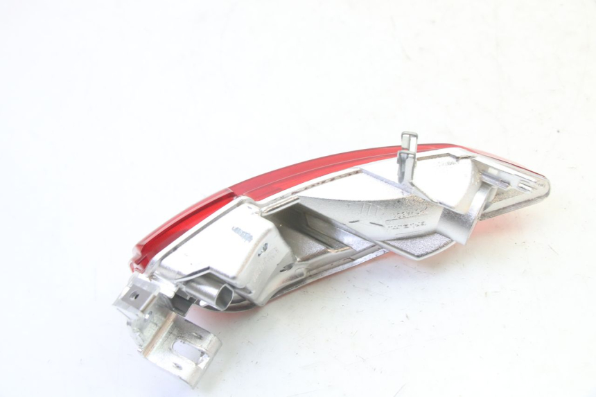 photo de RIGHT TAIL LIGHT PIAGGIO MP3 HPE 310 (2024 - 2025) - Zoom on usage condition