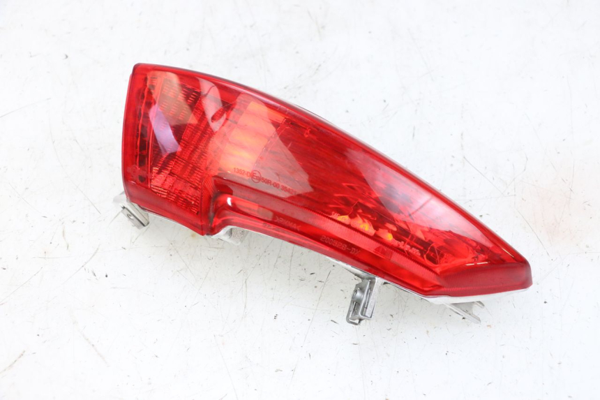 photo de RIGHT TAIL LIGHT PIAGGIO MP3 HPE 300 (2019 - 2026) - Distinctive features