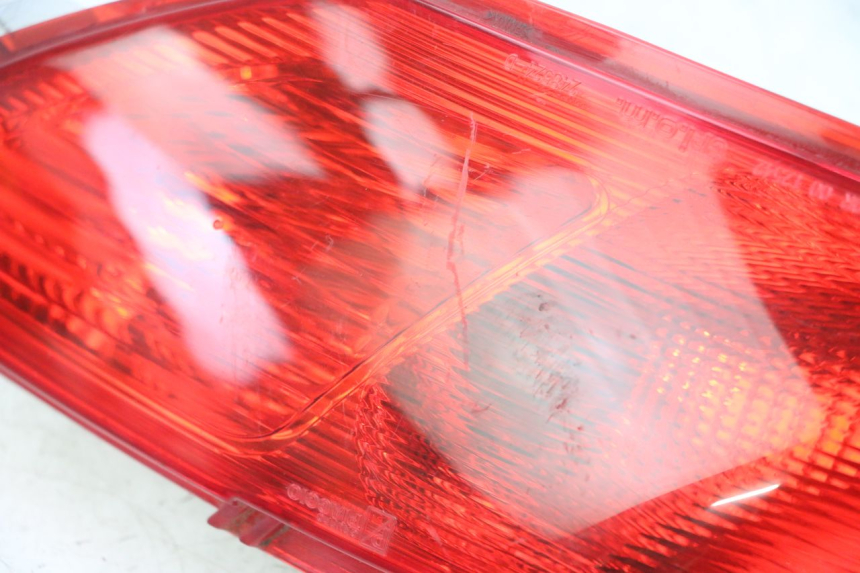 photo de RIGHT TAIL LIGHT PIAGGIO MP3 LT 300 (2010 - 2016) - Fixing points details