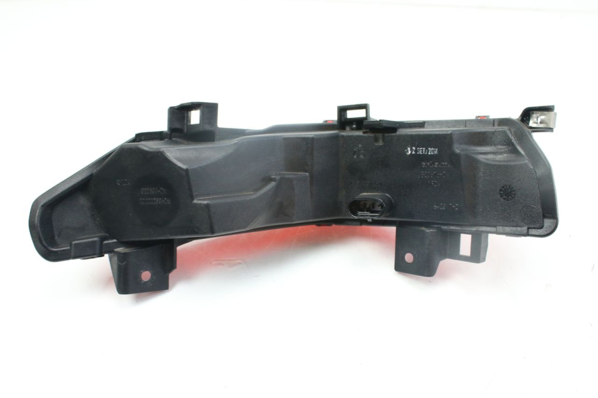 photo de RIGHT REAR LIGHT PIAGGIO MP3 500 (2014 - 2017) - Fixing points details