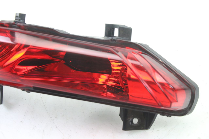 photo de RIGHT REAR LIGHT PIAGGIO MP3 500 (2014 - 2017) - Alternative perspective