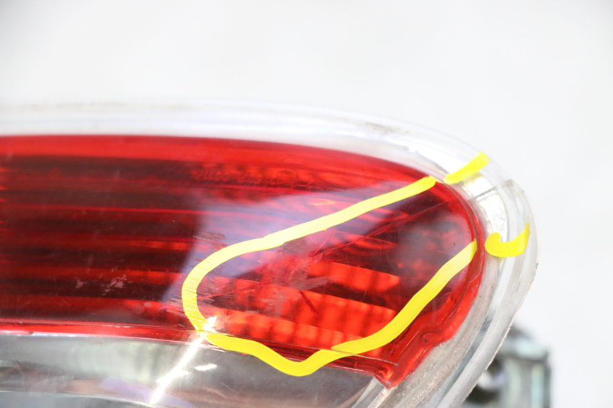 photo de RIGHT TAIL LIGHT PIAGGIO MP3 125 (2006 - 2014) - Surface and material condition