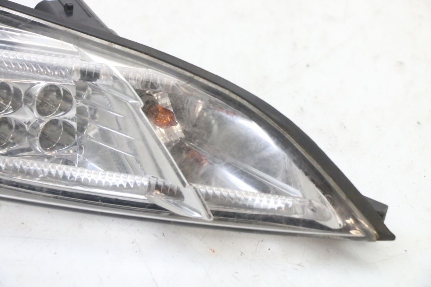 photo de RIGHT TAIL LIGHT PEUGEOT SATELIS 125 (2013 - 2018) - Zoom on usage condition