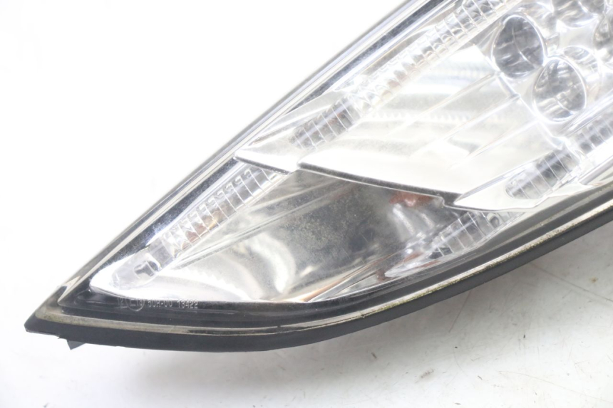 photo de RIGHT TAIL LIGHT PEUGEOT SATELIS 125 (2013 - 2018) - Zoom on usage condition