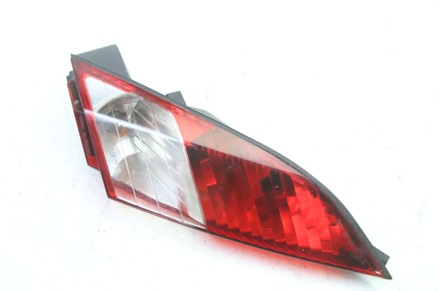 photo de RIGHT TAIL LIGHT PEUGEOT SATELIS COMPRESSOR K15 125 (2006 - 2009) - Zoom on usage condition