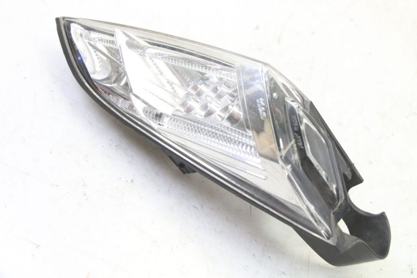 photo de RIGHT TAIL LIGHT PEUGEOT SATELIS 125 (2013 - 2018) - Zoom on usage condition