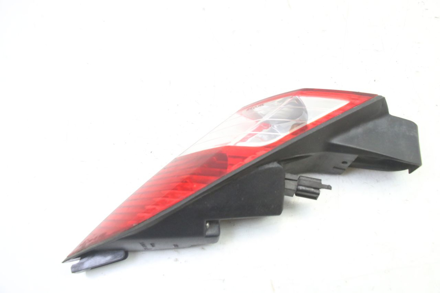 photo de RIGHT TAIL LIGHT PEUGEOT SATELIS 250 (2006 - 2012) - Zoom on usage condition