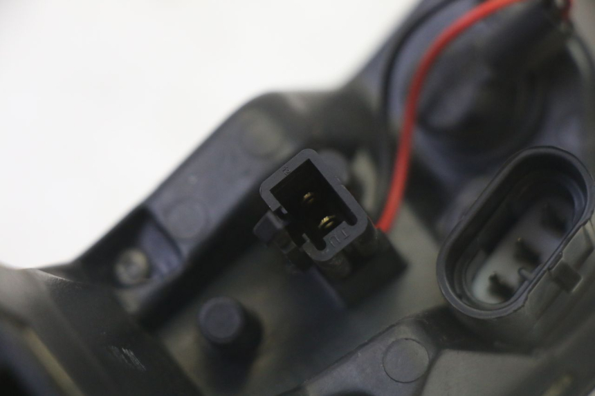 photo de RIGHT TAIL LIGHT PEUGEOT SATELIS 125 (2013 - 2018) - Fixing points details