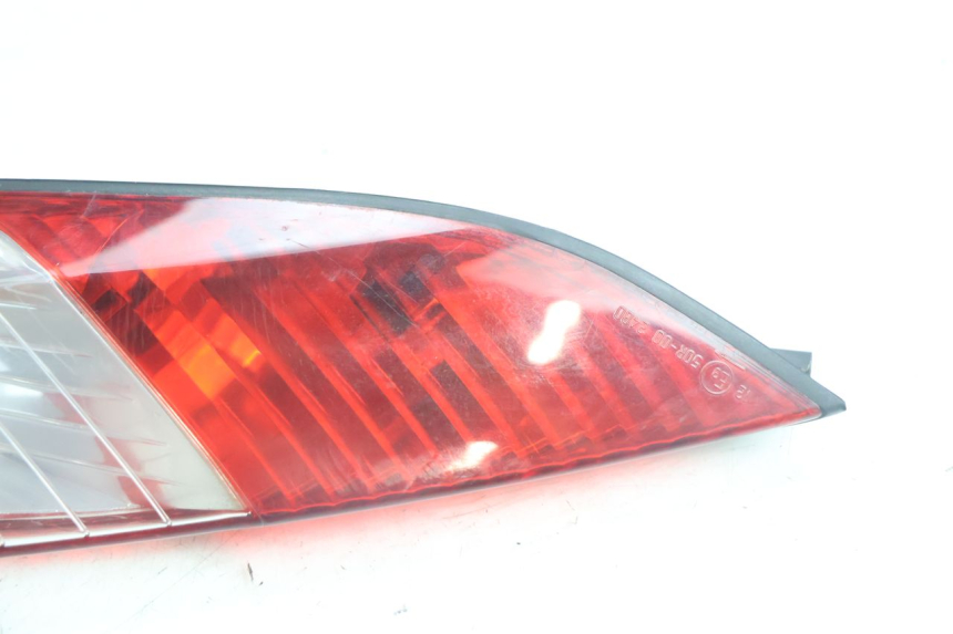 photo de RIGHT REAR LIGHT PEUGEOT SATELIS 125 (2006 - 2009) - Zoom on usage condition