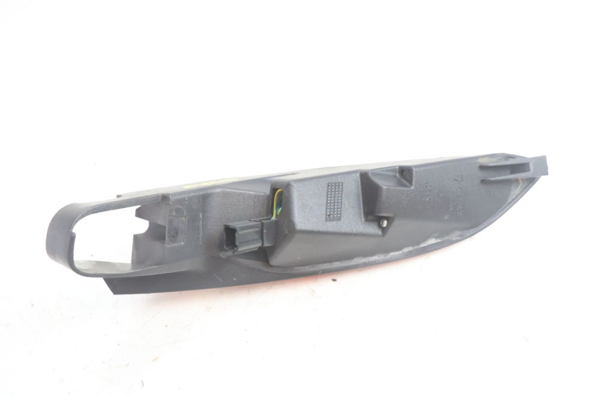 photo de RIGHT REAR LIGHT PEUGEOT SATELIS 125 (2006 - 2009) - Fixing points details