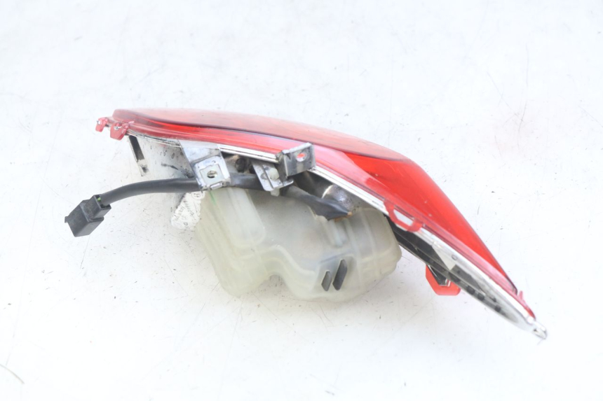 photo de RIGHT REAR LIGHT YAMAHA X-MAX XMAX 125 (2010 - 2013) - Technical close-up