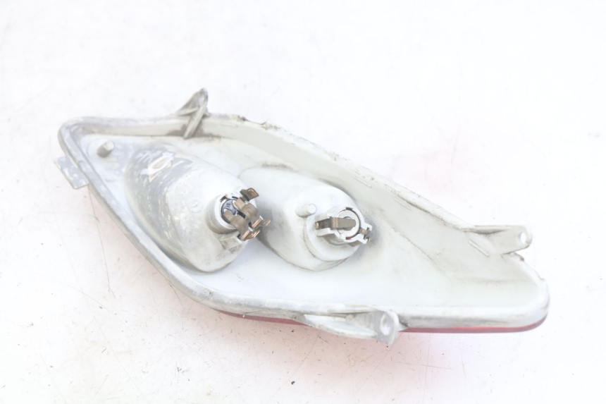 photo de RIGHT REAR LIGHT YAMAHA XMAX X-MAX 125 (2006 - 2009) - Zoom on usage condition