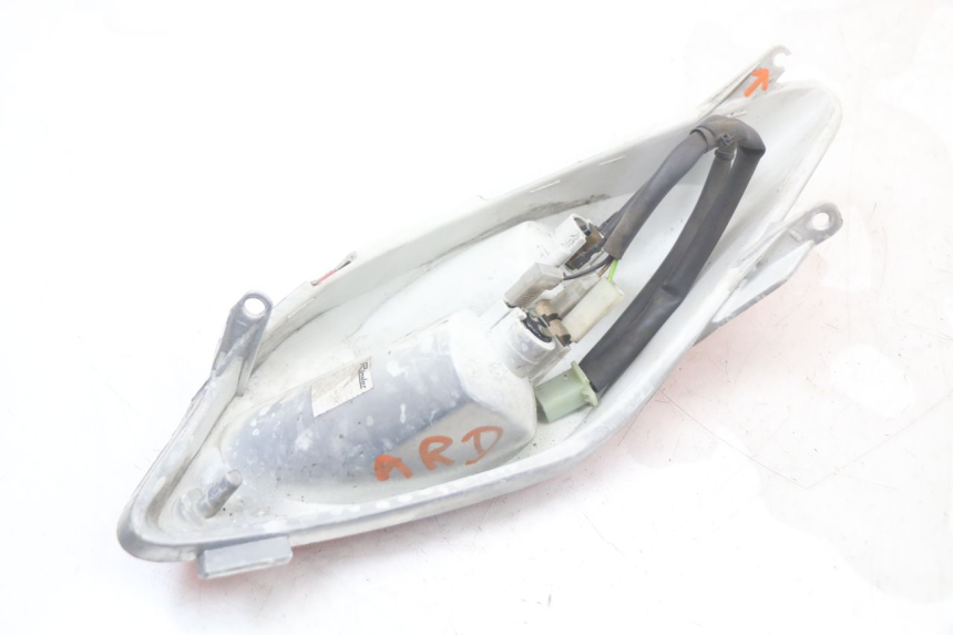 photo de RIGHT REAR LIGHT YAMAHA XMAX X-MAX 125 (2006 - 2009) - Fixing points details