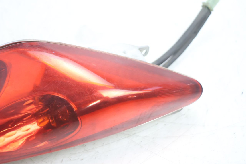 photo de RIGHT REAR LIGHT YAMAHA XMAX X-MAX 125 (2006 - 2009) - Zoom on usage condition