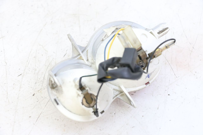 photo de RIGHT TAIL LIGHT YAMAHA YP MAJESTY 125 (2007 - 2010) - Alternative perspective