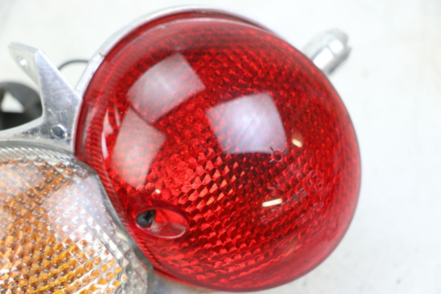 photo de RIGHT TAIL LIGHT YAMAHA YP MAJESTY 125 (2007 - 2010) - Surface and material condition