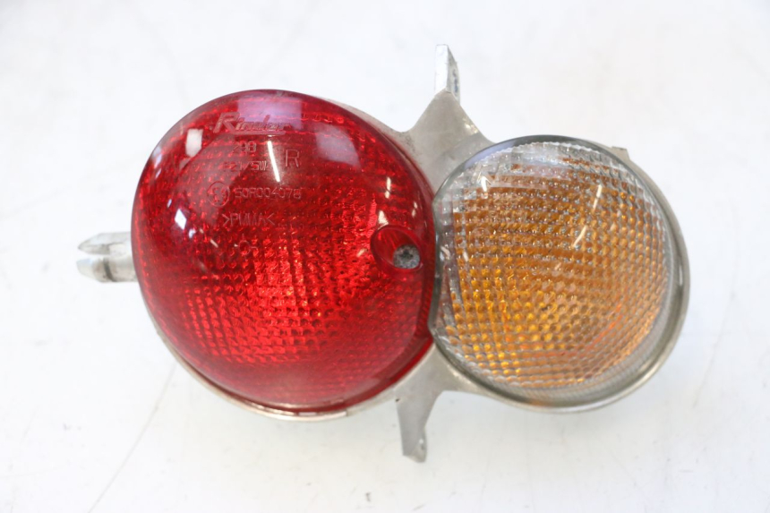 photo de RIGHT TAIL LIGHT YAMAHA YP MAJESTY 125 (2007 - 2010) - Fixing points details
