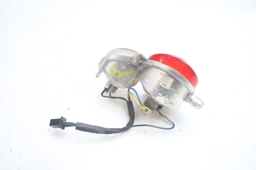 photo de RIGHT TAIL LIGHT YAMAHA YP MAJESTY 125 (2002 - 2006) - Alternative perspective