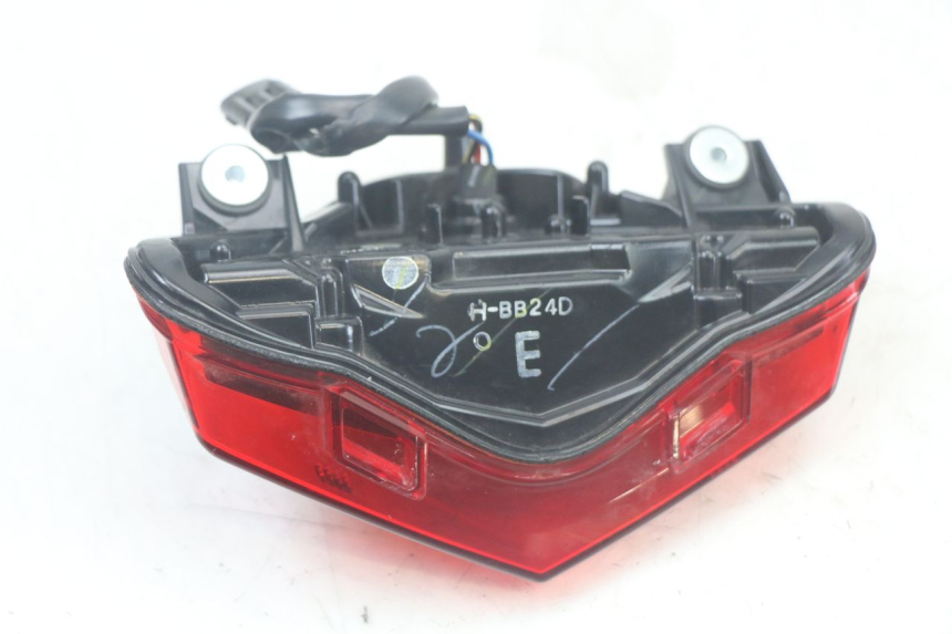 photo de TAIL LIGHT KAWASAKI ER-6 ER6 N 650 (2012 - 2016) - Fixing points details