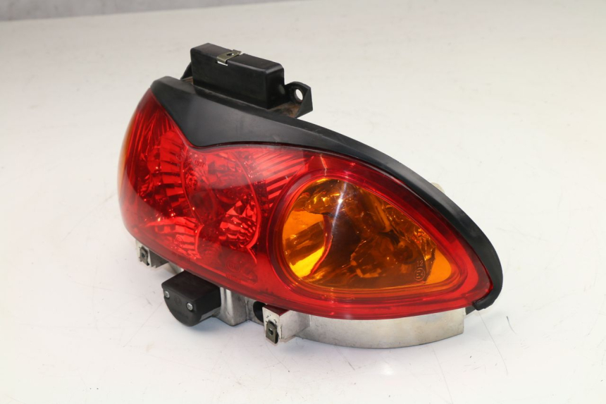 photo de TAIL LIGHT FALCONBIKE F-125 125 (2007 - 2012) - Surface and material condition