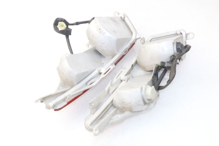 photo de TAIL LIGHT HONDA FES PANTHEON 125 (2003 - 2007) - Alternative perspective