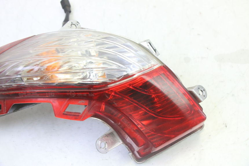 photo de LEFT TAIL LIGHT HONDA FES S-WING SWING ABS 125 (2007 - 2015) - Zoom on usage condition