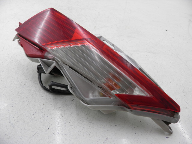 photo de LEFT TAIL LIGHT HONDA FES PANTHEON 125 (2003 - 2007) - Alternative perspective