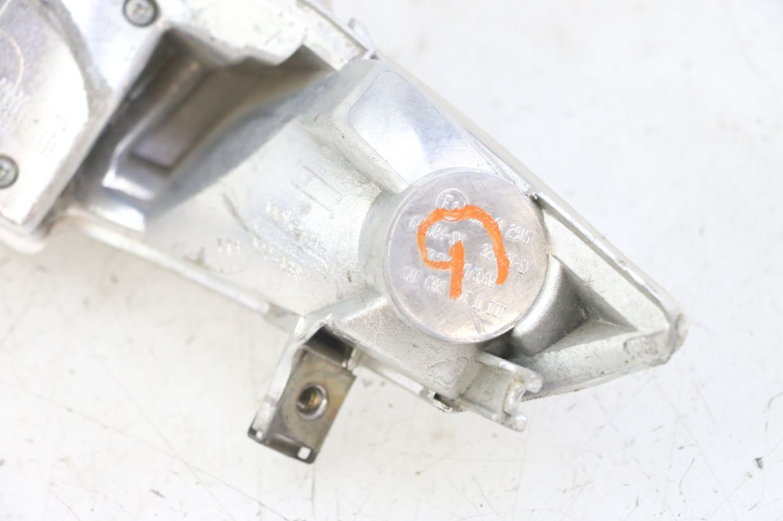 photo de LEFT TAIL LIGHT PIAGGIO IE MP3 YOURBAN 300 (2011 - 2016) - Alternative perspective