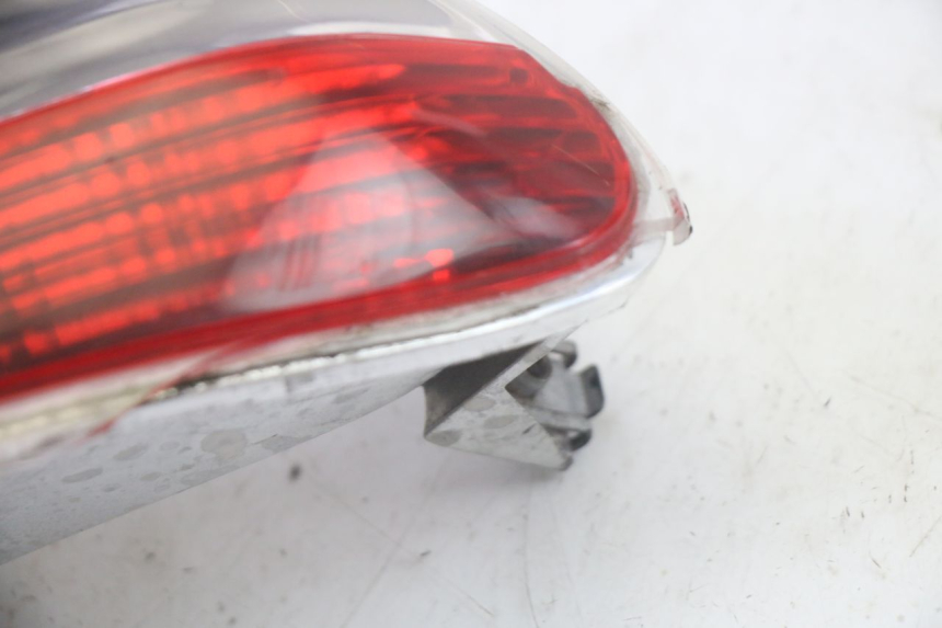 photo de LEFT REAR LIGHT PIAGGIO MP3 LT 400 (2007 - 2012) - Alternative perspective