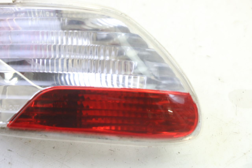 photo de LEFT TAIL LIGHT PIAGGIO MP3 125 (2006 - 2014) - Zoom on usage condition