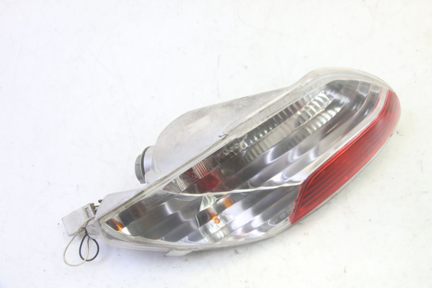 photo de LEFT TAIL LIGHT PIAGGIO MP3 RL 250 (2006 - 2010) - Alternative perspective