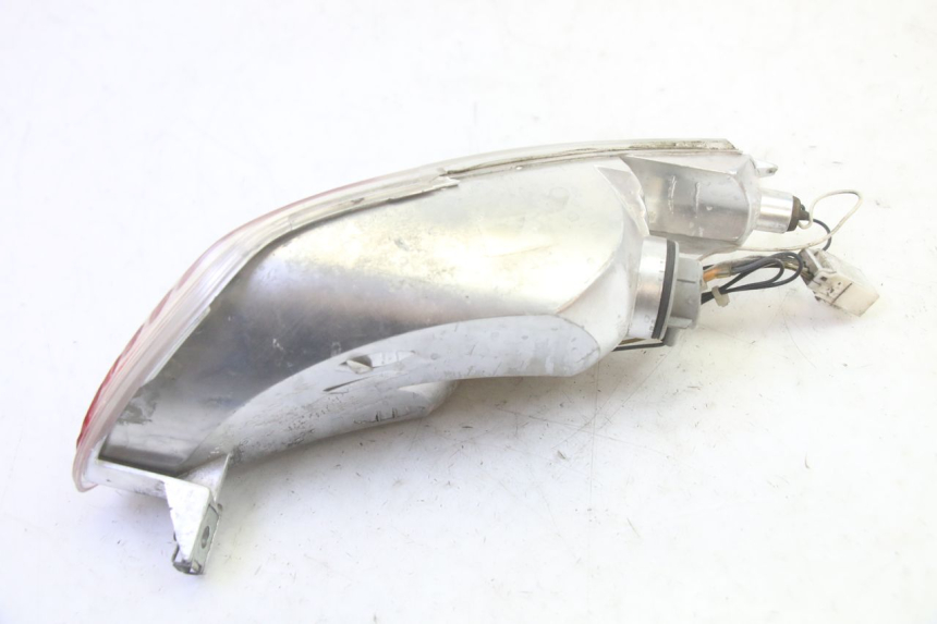 photo de LEFT TAIL LIGHT PIAGGIO MP3 RL 250 (2006 - 2010) - Fixing points details