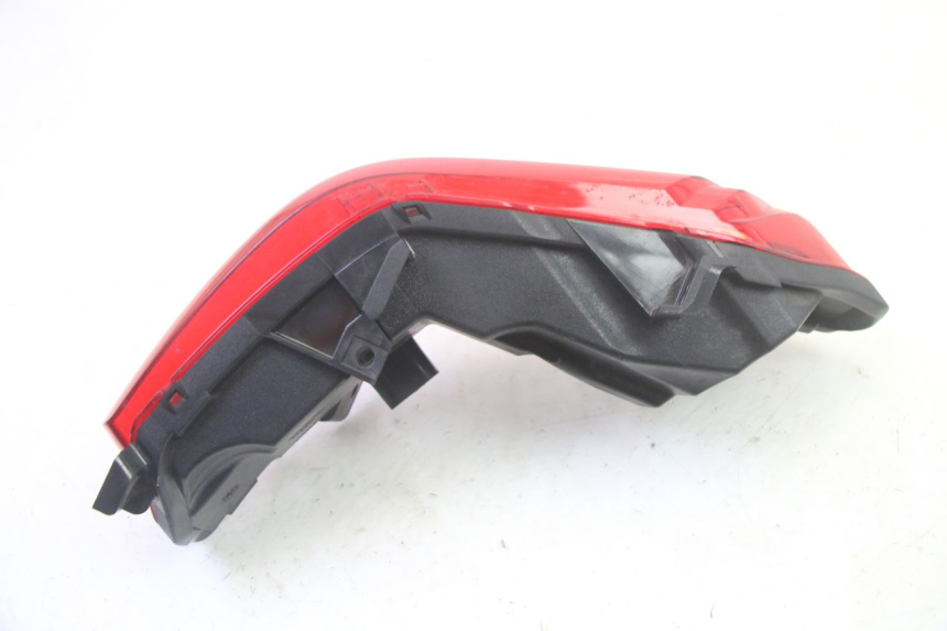 photo de LEFT TAIL LIGHT PIAGGIO MP3 500 (2016 - 2018) - Alternative perspective