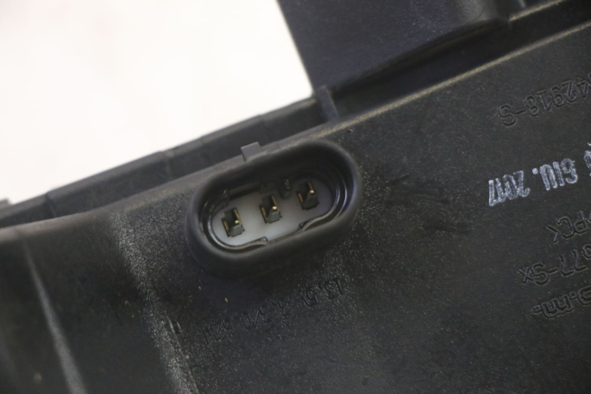 photo de LEFT TAIL LIGHT PIAGGIO MP3 500 (2016 - 2018) - Fixing points details