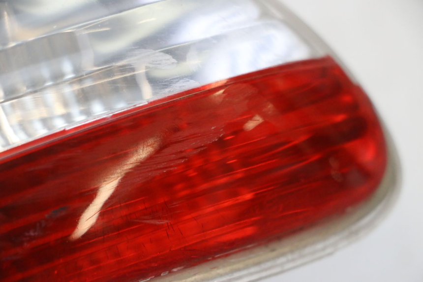 photo de LEFT TAIL LIGHT PIAGGIO MP3 RL 250 (2006 - 2010) - Alternative perspective