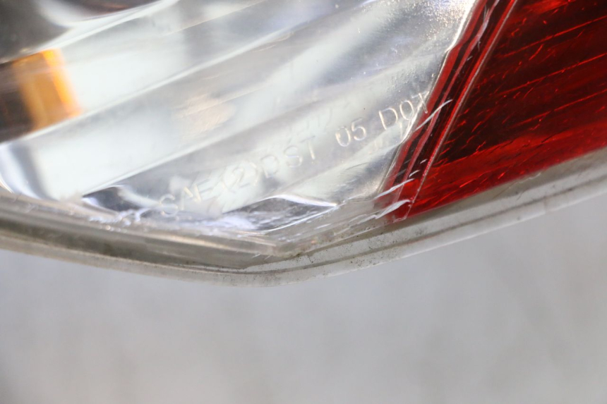 photo de LEFT TAIL LIGHT PIAGGIO MP3 RL 250 (2006 - 2010) - Technical close-up