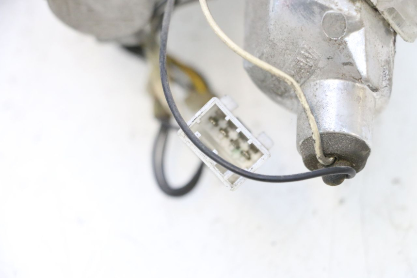 photo de LEFT TAIL LIGHT PIAGGIO MP3 RL 250 (2006 - 2010) - Surface and material condition
