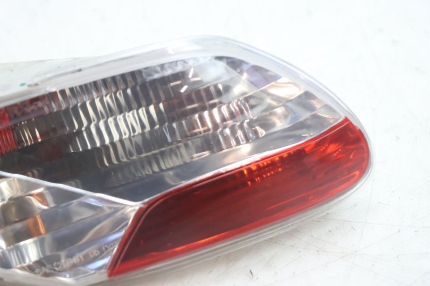 photo de LEFT TAIL LIGHT PIAGGIO MP3 125 (2006 - 2014) - Zoom on usage condition