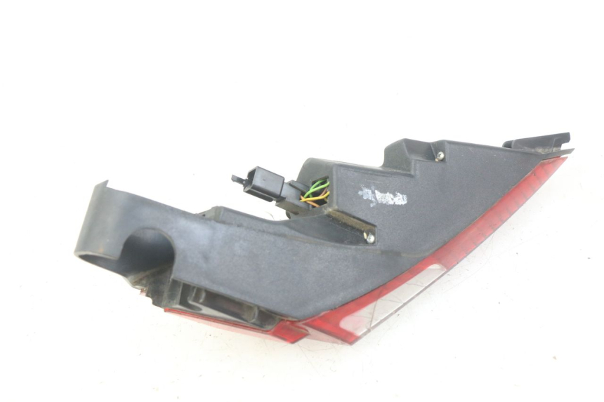 photo de LEFT REAR LIGHT PEUGEOT SATELIS COMPRESSOR K15 125 (2006 - 2009) - Fixing points details