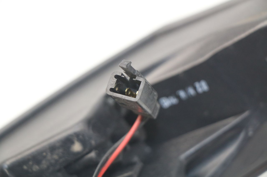 photo de LEFT TAIL LIGHT PEUGEOT SATELIS 300 (2012 - 2015) - Zoom on usage condition